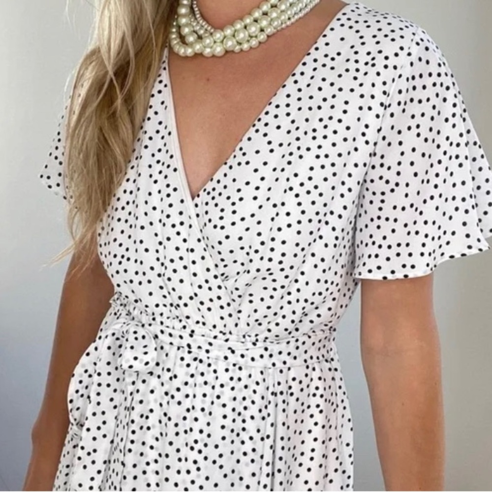 SIENNA SKY WHITE AND BLACK DRESS
